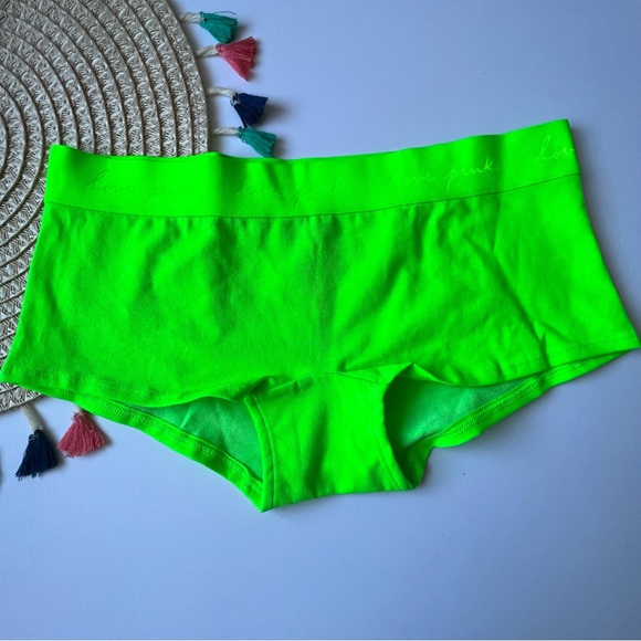 Victoria's Secret Logo Script Boyshort Panty Apple Green w Graphic Medium NEW - Picture 3 of 4